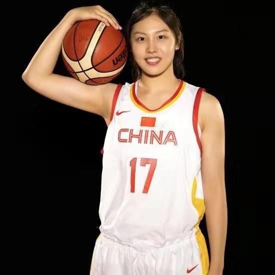 《烈火英雄 《哪吒之魔童闹海》曝彩蛋 哪吒全家上阵共享团圆 2025-01-21 近日，电影《哪吒之魔童闹海》发布“现代装全家福”海报及“哪吒一家踢毽子”彩蛋。